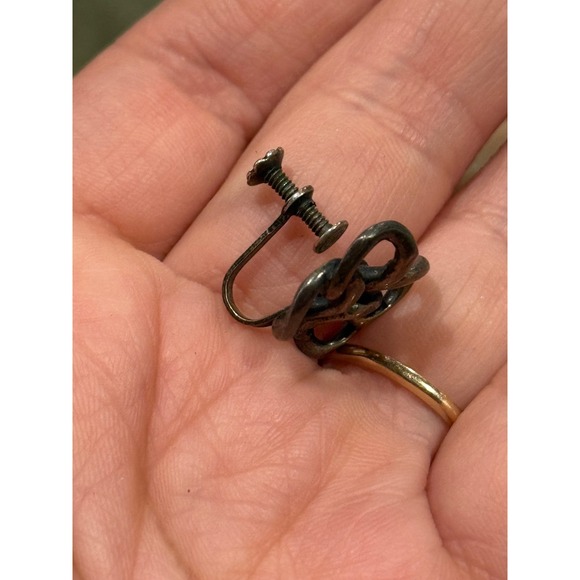One‎ Vintage Sterling Silver Twisted
Chain Knot Screw Back Earring
Replacement - Picture 6 of 6